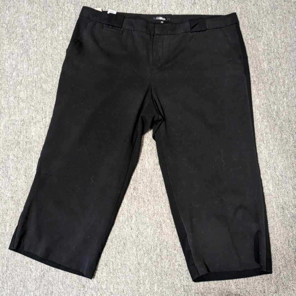 🌕 Daisy Fuentes black capri pants